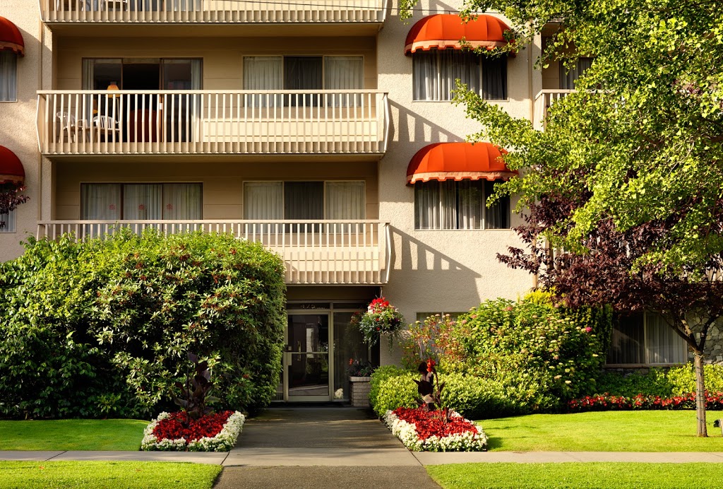 Royal Scot Hotel & Suites | 425 Quebec St, Victoria, BC V8V 1W7, Canada | Phone: (250) 388-5463