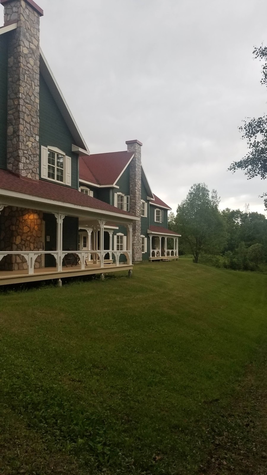 Auberge De La Rivière | 3500 Chemin des Trembles, Saint-Paulin, QC J0K 3G0, Canada | Phone: (800) 789-5968