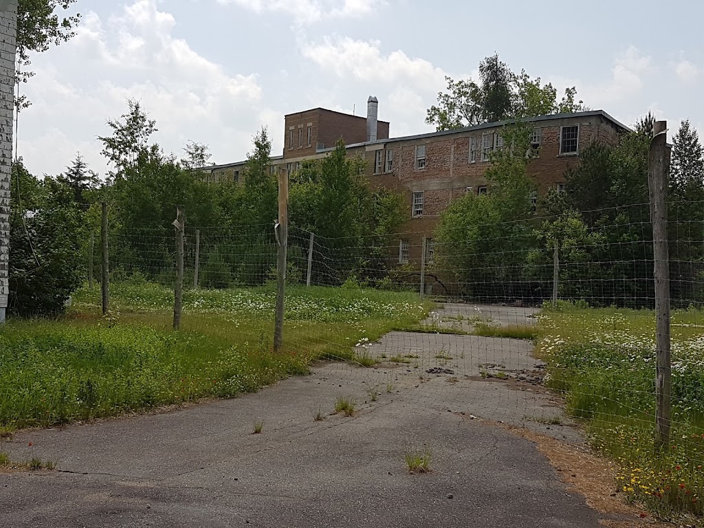 Le San - Station boréale | 400 Rue Principale, Lac-Édouard, QC G0X 3N0, Canada | Phone: (819) 653-2071