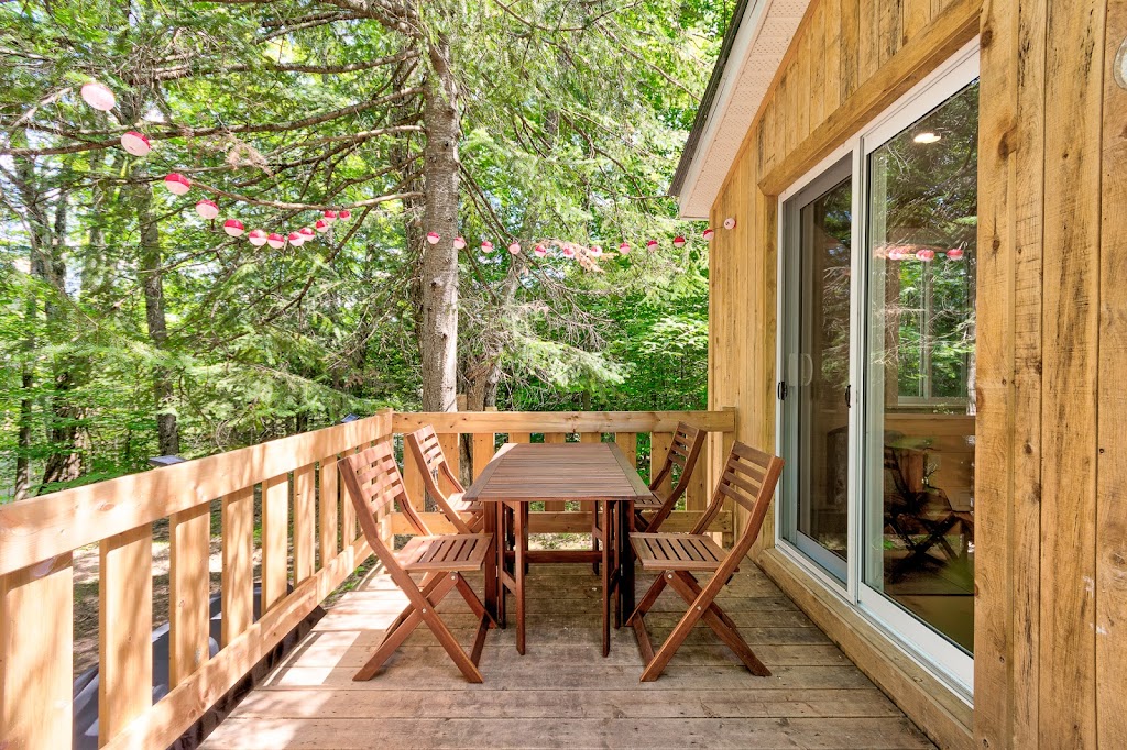 Chalets Chez lécureuil rêveur | 412 Rue du Lac Desnoyers, Saint-Calixte, QC J0K 1Z0, Canada | Phone: (514) 589-3465