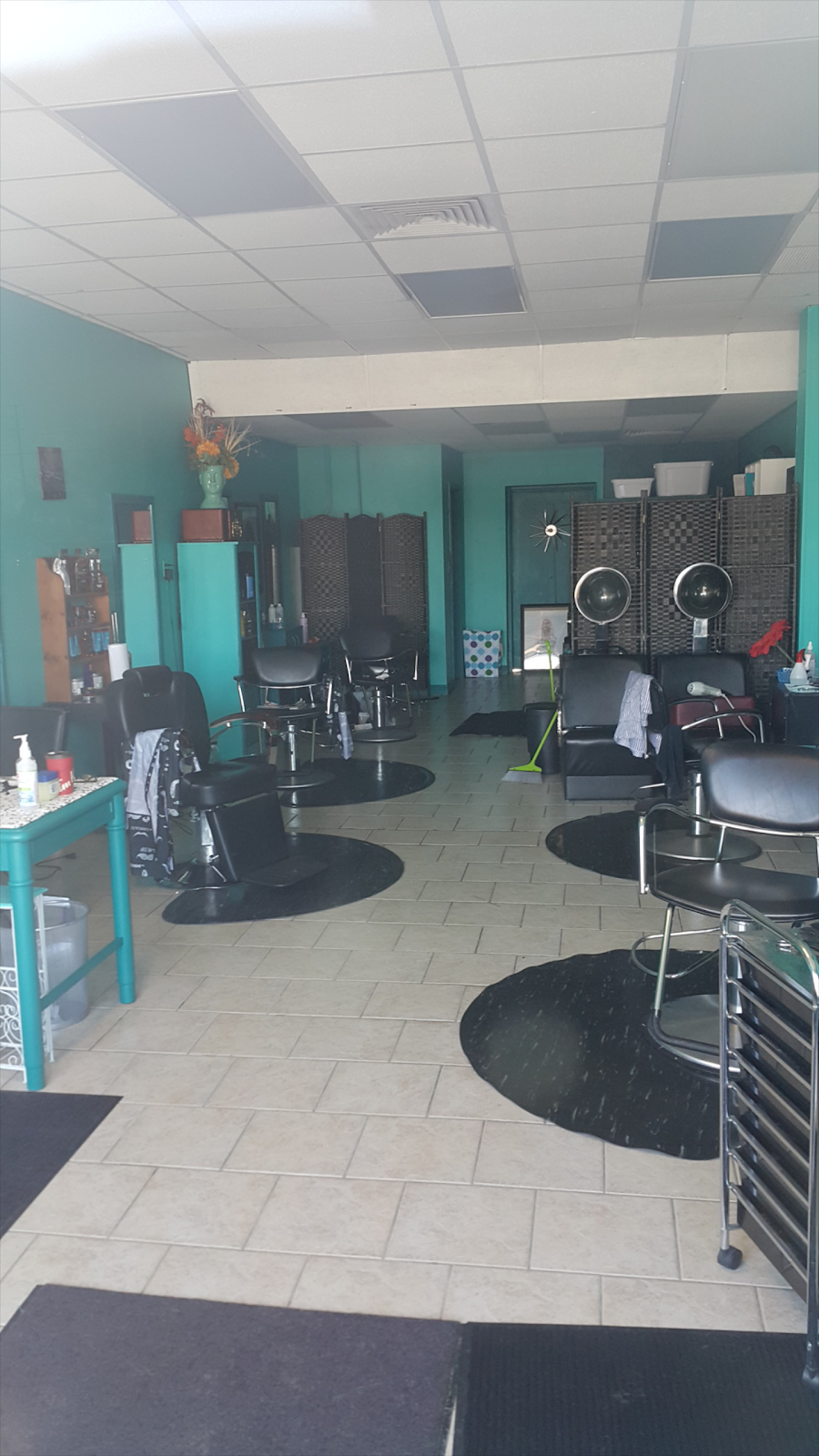 Scissors To Strands Hair Studio | 296 Wellington St, St Thomas, ON N5R 2S9, Canada | Phone: (519) 207-2076