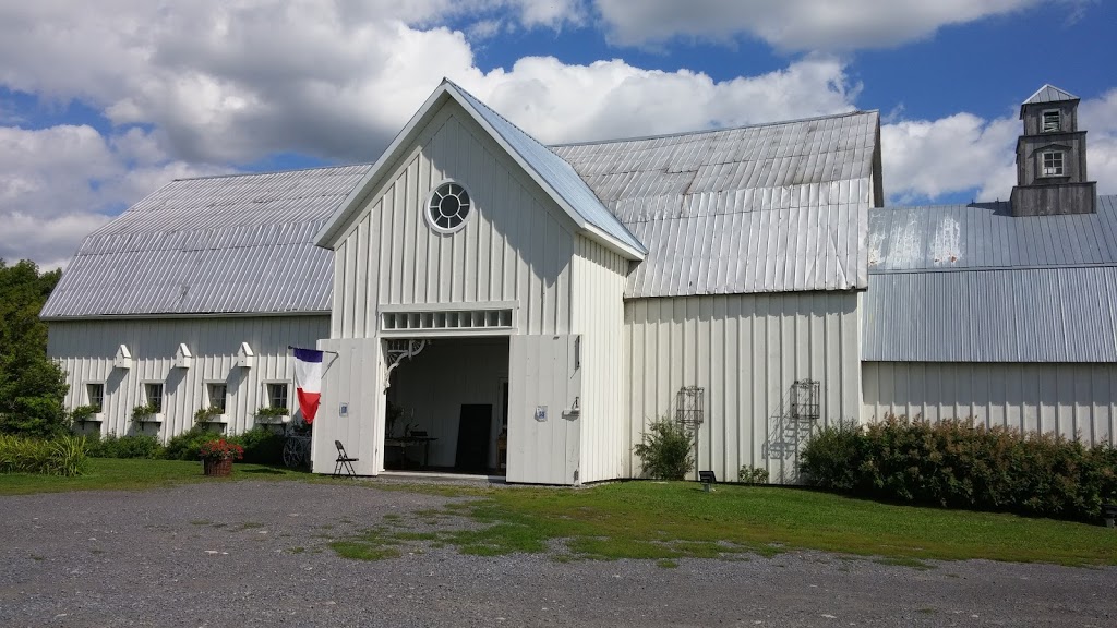 Le Mas des Patriotes | 1076 Chemin des Patriotes O, Saint-Jean-sur-Richelieu, QC J2Y 1H4, Canada | Phone: (514) 608-4891