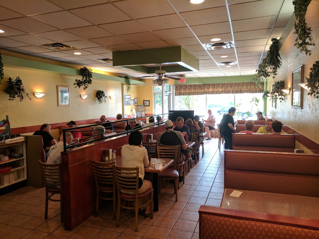 Checkerboard Restaurant | 705 Belmont Ave W, Kitchener, ON N2M 1P1, Canada | Phone: (519) 742-5771