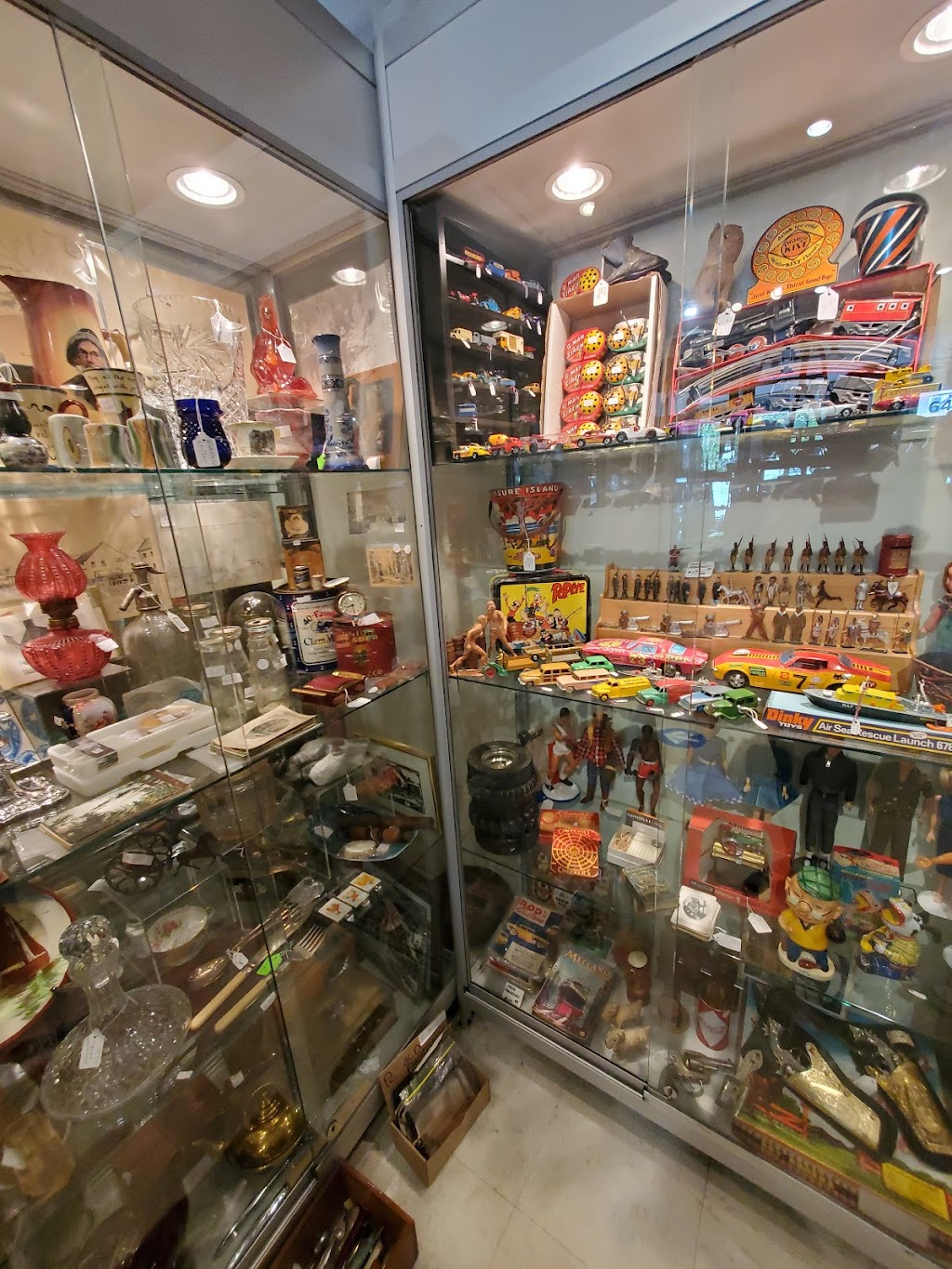 Finer Things Antiques & Curios | 6438 Quinpool Rd, Halifax, NS B3L 1A8, Canada | Phone: (902) 456-1412