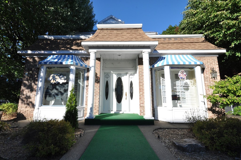 La Reine de Pique | 450 Rue Lindsay, Drummondville, QC J2B 1G6, Canada | Phone: (819) 857-4147