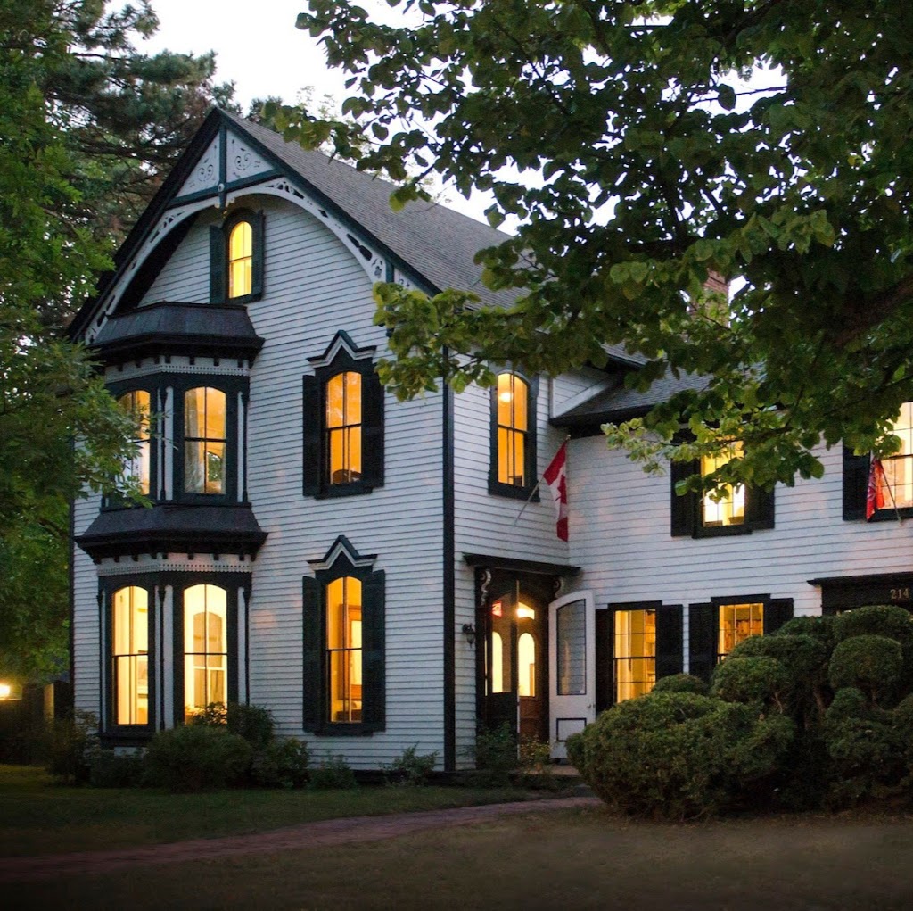 Woodbourne Inn | 214 Four Mile Creek Rd, Niagara-on-the-Lake, ON L0S 1J0, Canada | Phone: (289) 296-9631