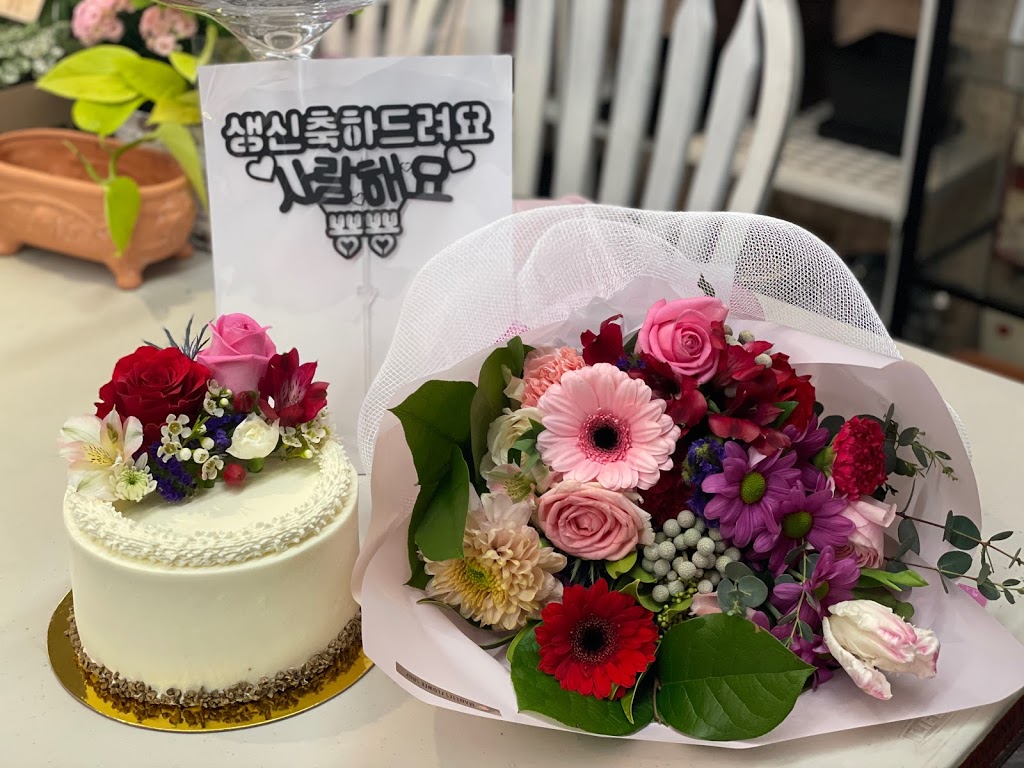 Manites Flower Shop | 7656 6th St, Burnaby, BC V3N 3M7, Canada | Phone: (604) 524-8724