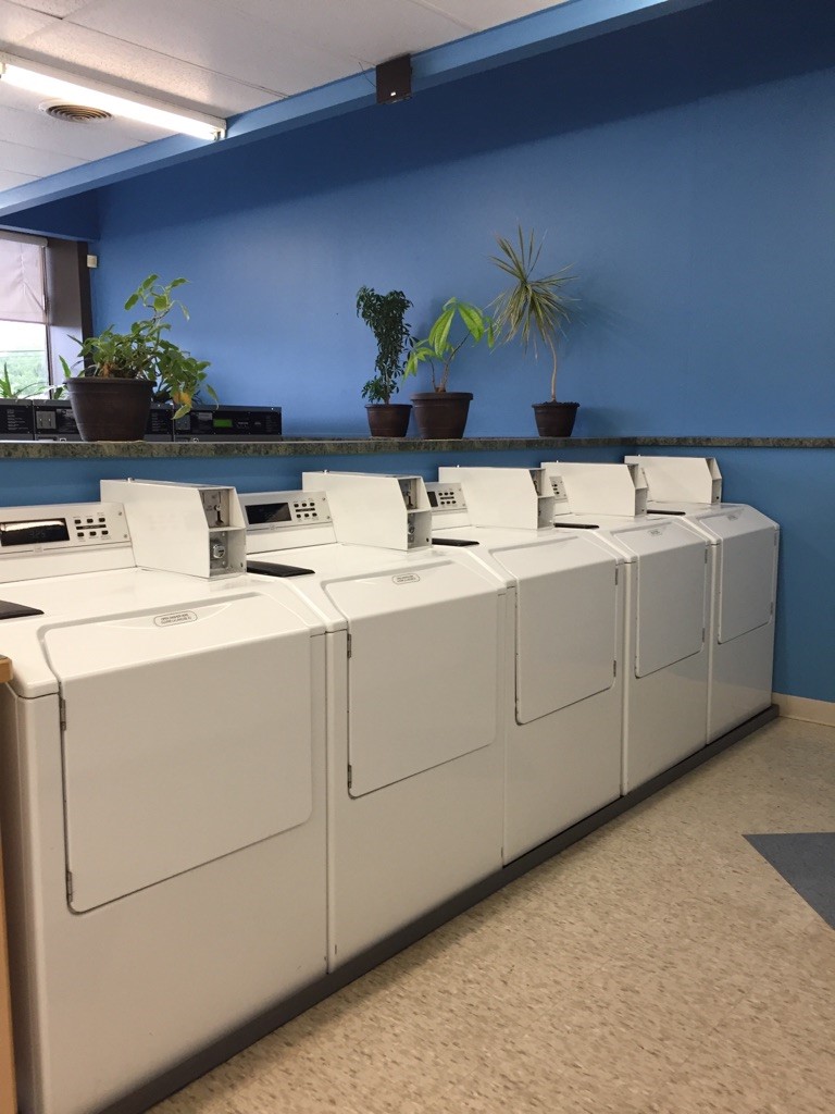 Paris Laundromat | 1543 Paris St, Sudbury, ON P3E 3B7, Canada | Phone: (705) 470-2231