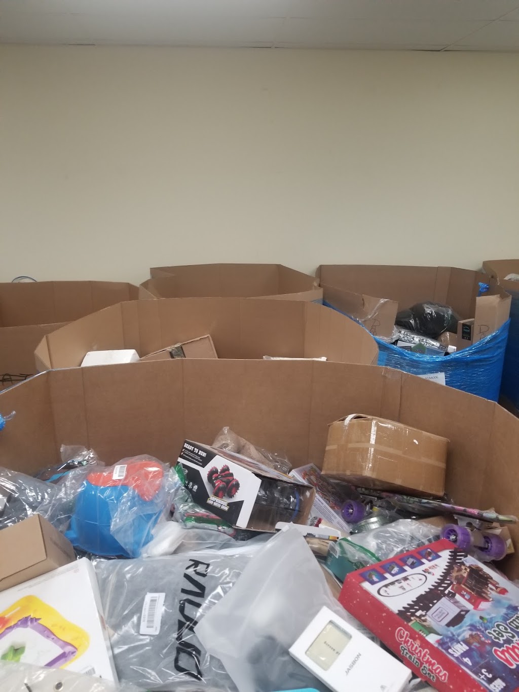 Liquidation Max Inc. Wholesale Liquidation & Online Auctions | 423 Consortium Ct, London, ON N6E 2S8, Canada | Phone: (226) 503-3500