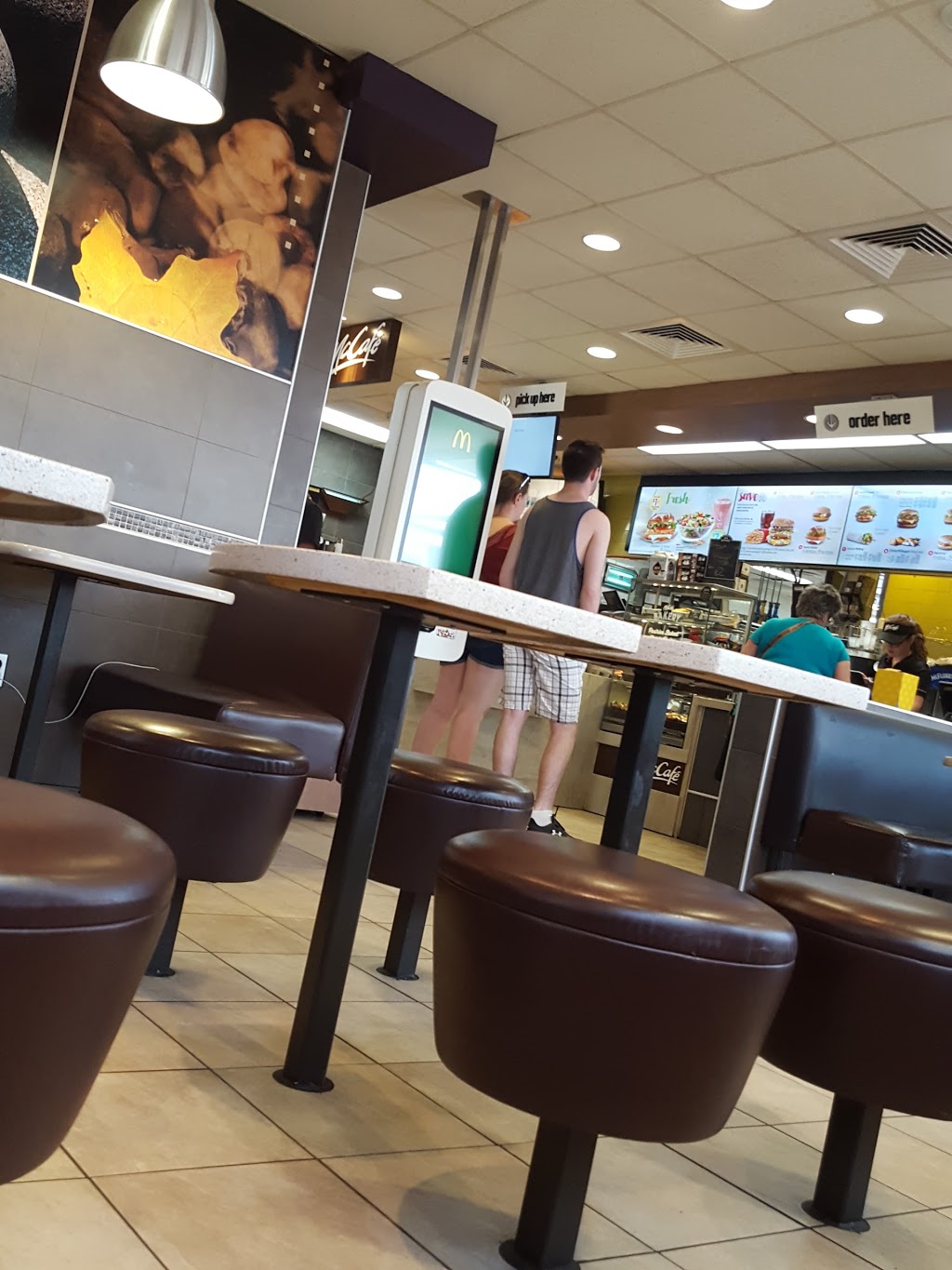 McDonalds | 2387 Highway #2, Bowmanville, ON L1C 4Z3, Canada | Phone: (905) 623-4200