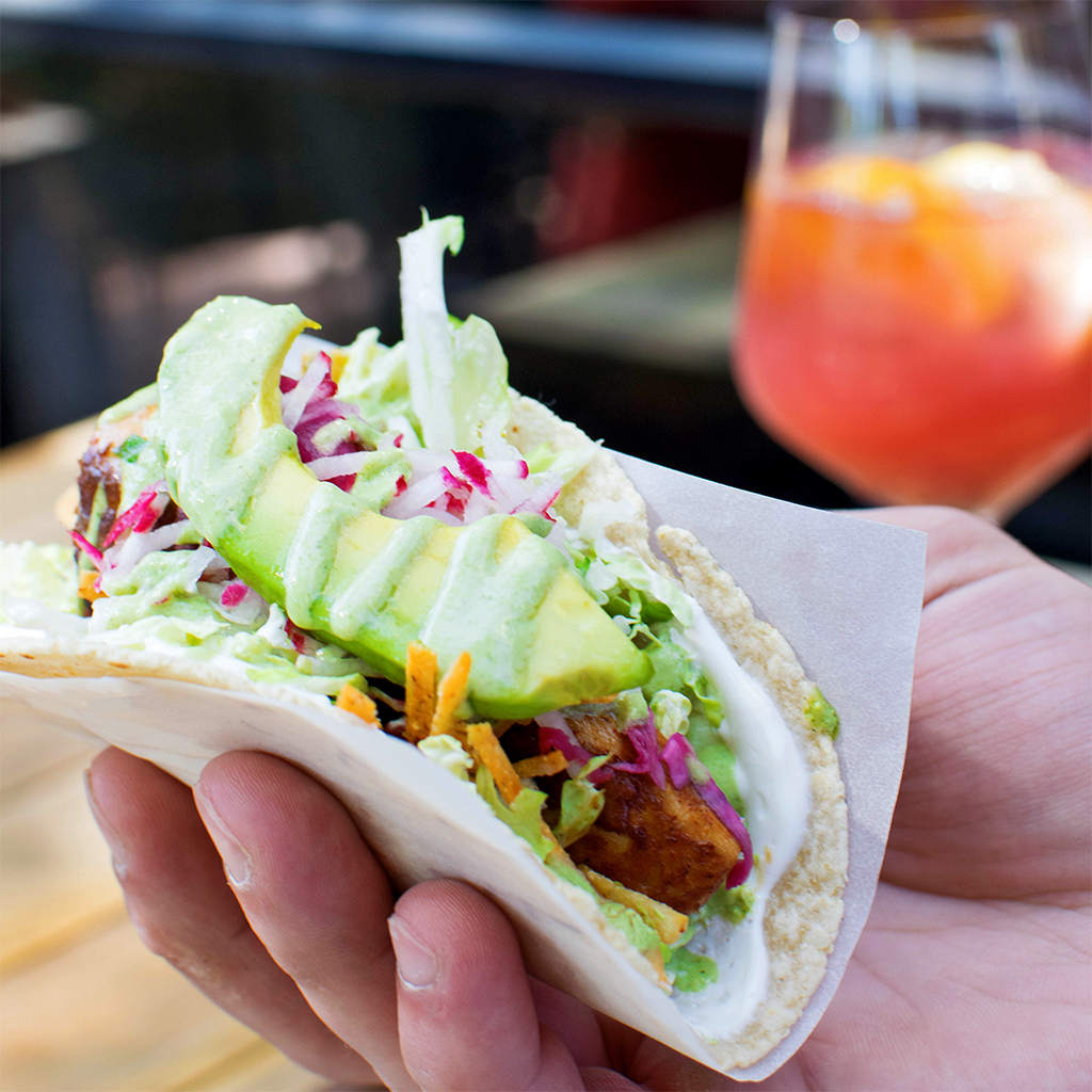 Moxies Grill & Bar | 509 Bayfield St N51, Barrie, ON L4M 4Z8, Canada | Phone: (705) 733-5252
