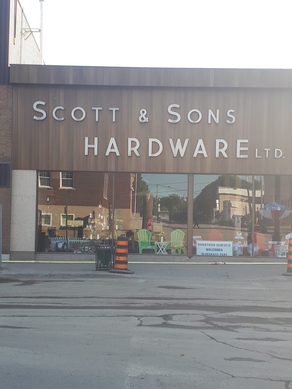Scott & Sons Hardware Ltd | 150 Raglan St S, Renfrew, ON K7V 1R1, Canada | Phone: (613) 432-3641