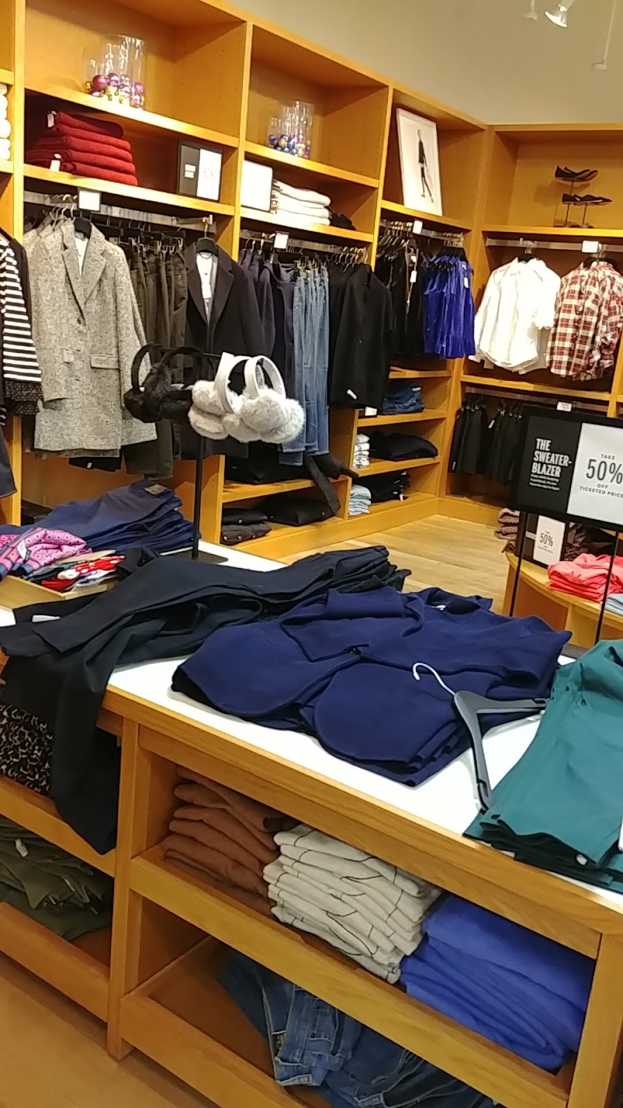 J.Crew Factory | 8555 Campeau Dr Unit #940, Kanata, ON K2T 0K5, Canada | Phone: (613) 435-6236