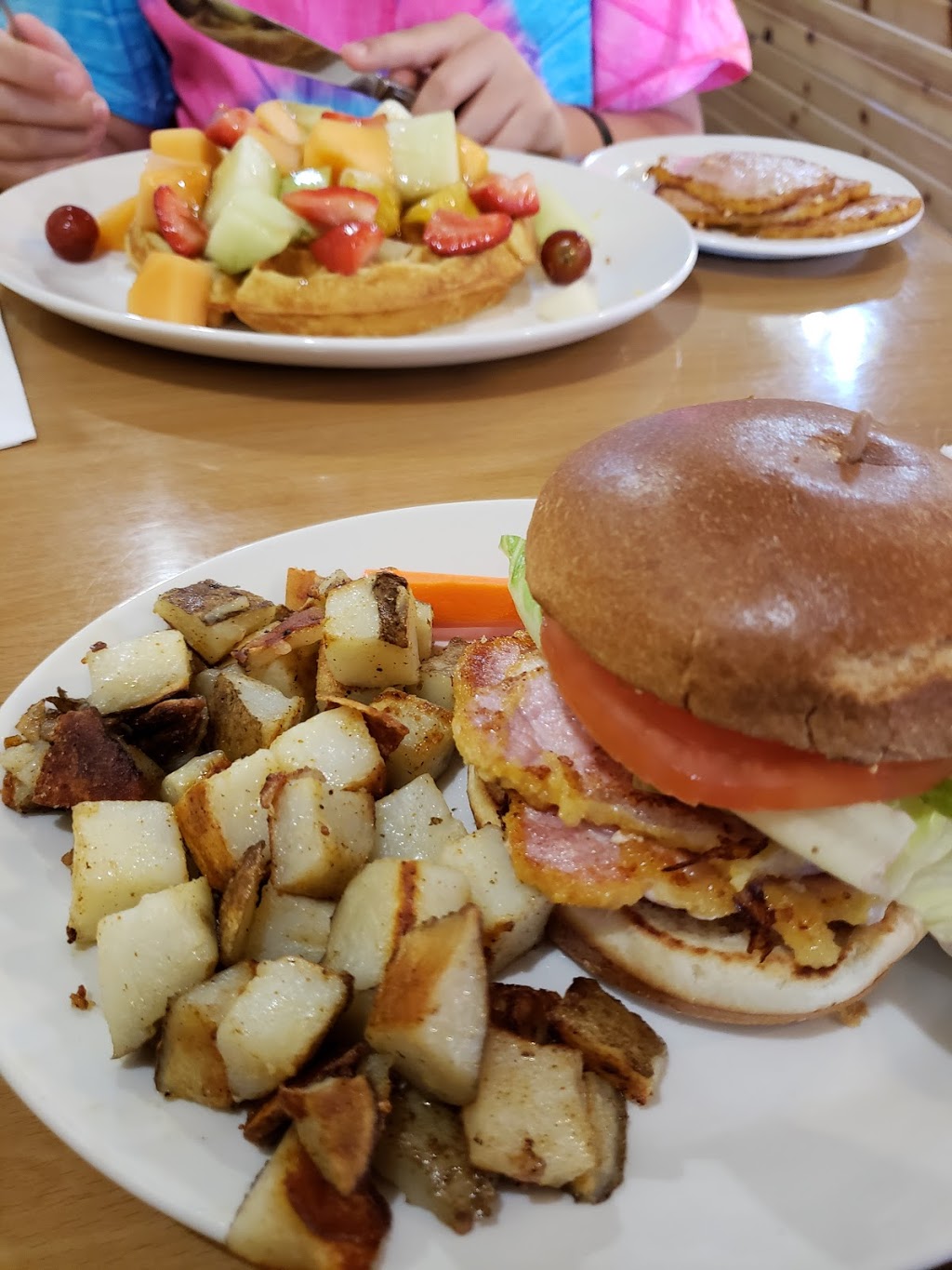 Sunset Grill | Stonebridge Town Centre - By Walmart, 25 Stonebridge Boulevard, Wasaga Beach, ON L9Z 0C1, Canada | Phone: (705) 429-8787