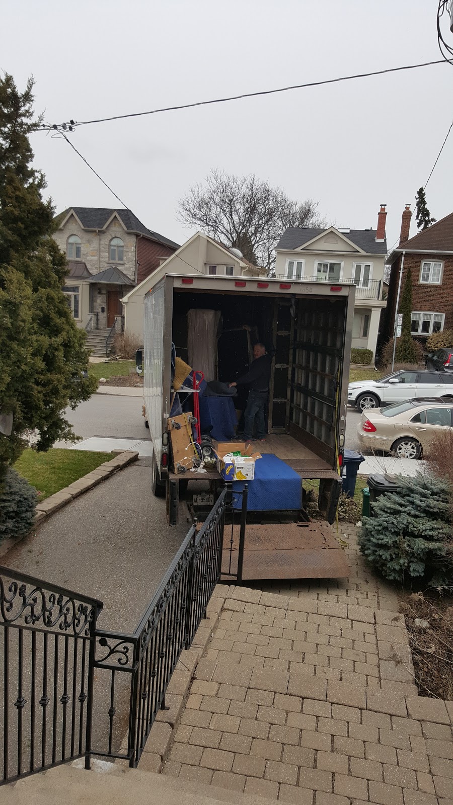 Perfect Movers Richmond Hill | 326 Major Mackenzie Dr E Apt 218, Richmond Hill, ON L4C 8T4, Canada | Phone: (877) 995-7771