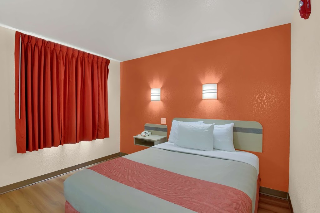 Motel 6 Niagara Falls NY | 9100 Niagara Falls Blvd, Niagara Falls, NY 14304, USA | Phone: (716) 297-9902