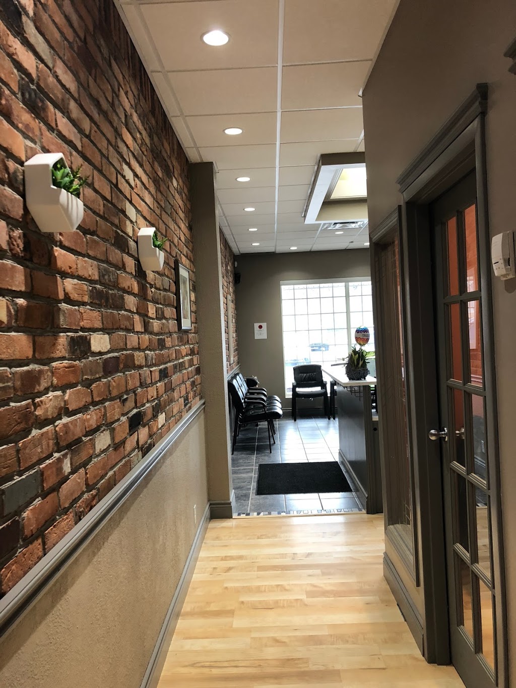 Smile Dental Clinic | 1221 Limeridge Rd E, Hamilton, ON L8W 1Y1, Canada | Phone: (905) 388-4040