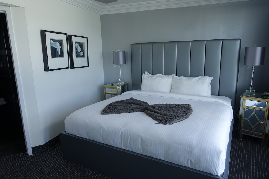 The Tower Hotel | 6732 Fallsview Blvd, Niagara Falls, ON L2G 3W6, Canada | Phone: (866) 325-5784