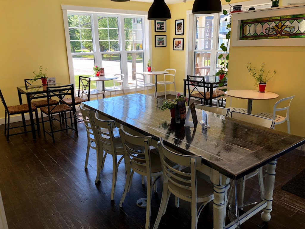 Auberge Le Sunshine | 680 Rue Dufferin, Stanstead, QC J0B 3E0, Canada | Phone: (819) 876-7272