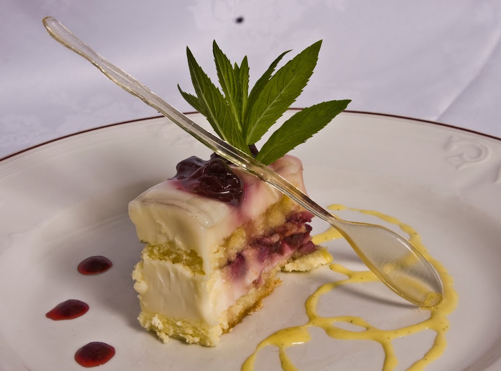 Restaurant La Maison Chez Nous | 847 Rue Mountain, Granby, QC J2H 0L5, Canada | Phone: (450) 372-2991