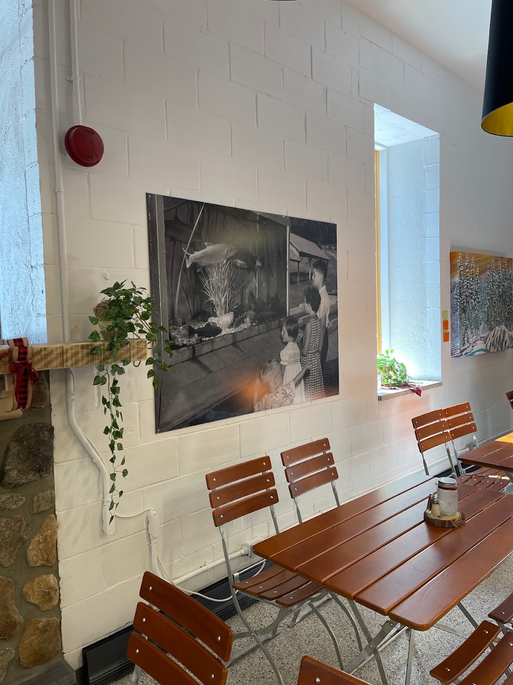 Chez Émile Restaurant | 737 Rue de la Pisciculture, Mont-Blanc, QC J0T 2G0, Canada | Phone: (873) 229-0363