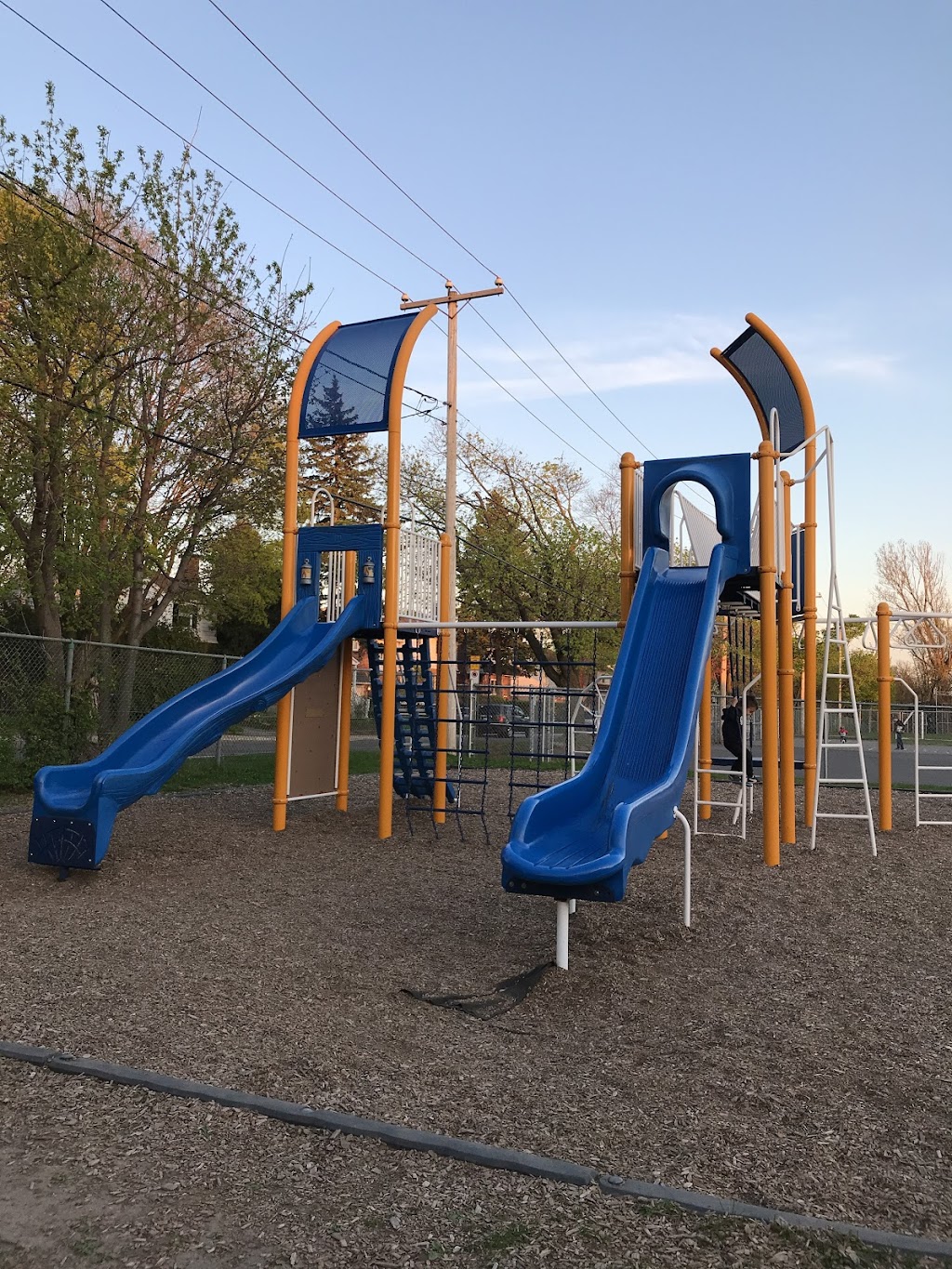 Maple Grove Elementary School | 740 52e Avenue, Lachine, QC H8T 2X6, Canada | Phone: (514) 798-8747