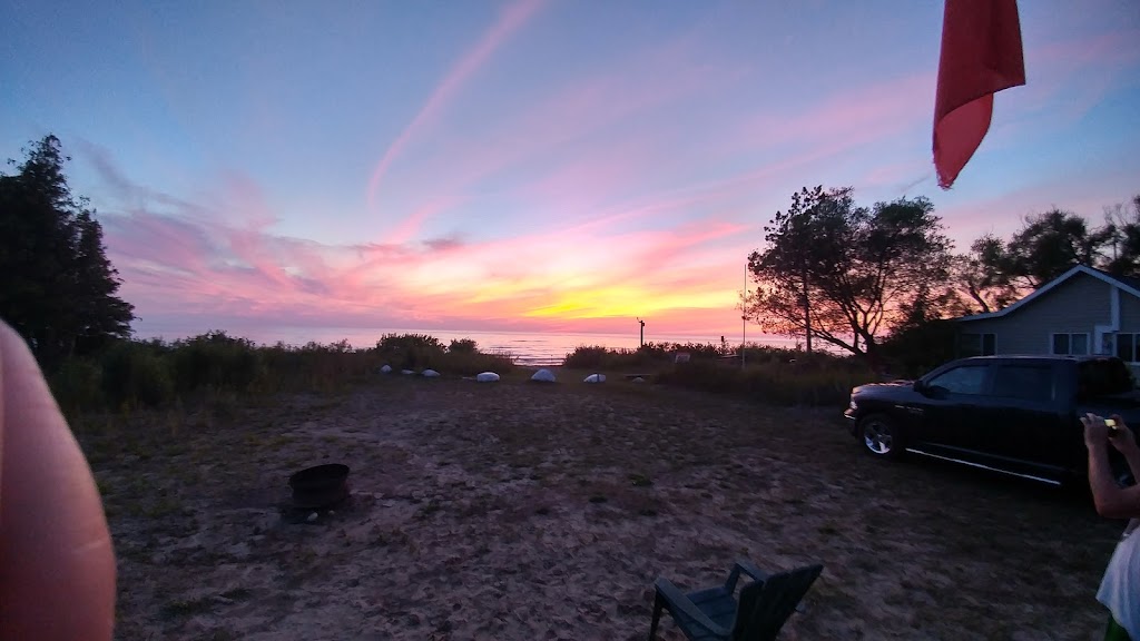 Brums place Cottage Rental | 10 6th Ave S, Sauble Beach, ON N0H 2G0, Canada | Phone: (647) 342-4322