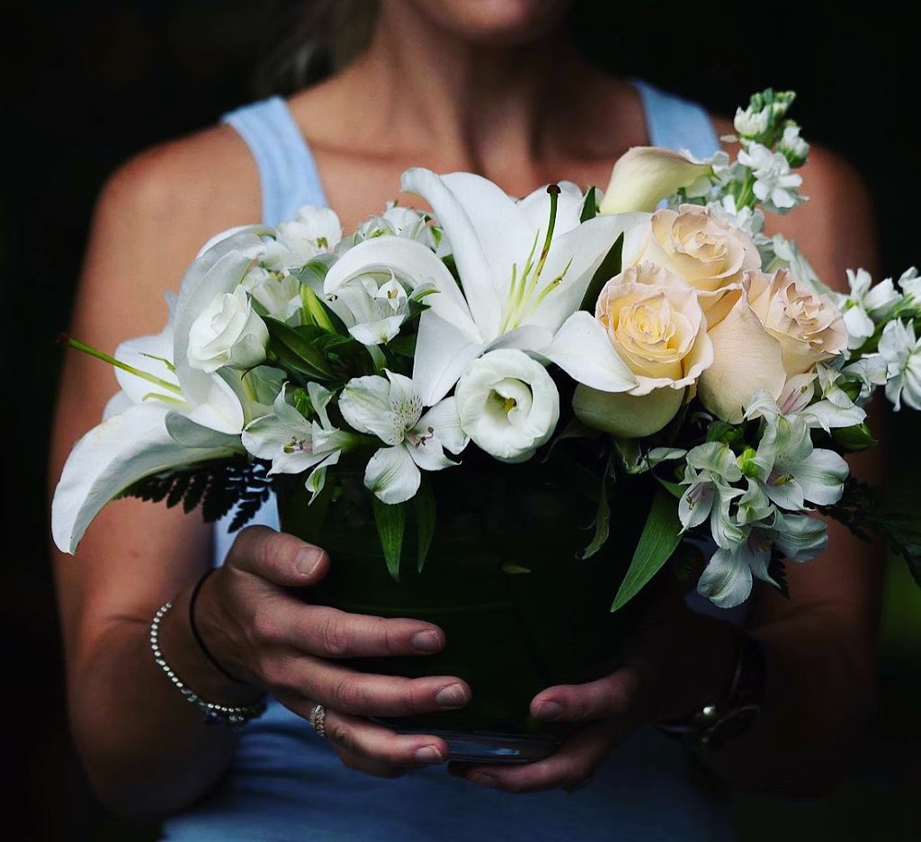 Napanee Blooms | 20 Dundas St E, Napanee, ON K7R 1H6, Canada | Phone: (613) 354-5626