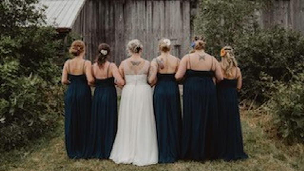 Smalltown Beauty | 4048 Lakeshore Rd, Camlachie, ON N0N 1E0, Canada | Phone: (519) 333-8192