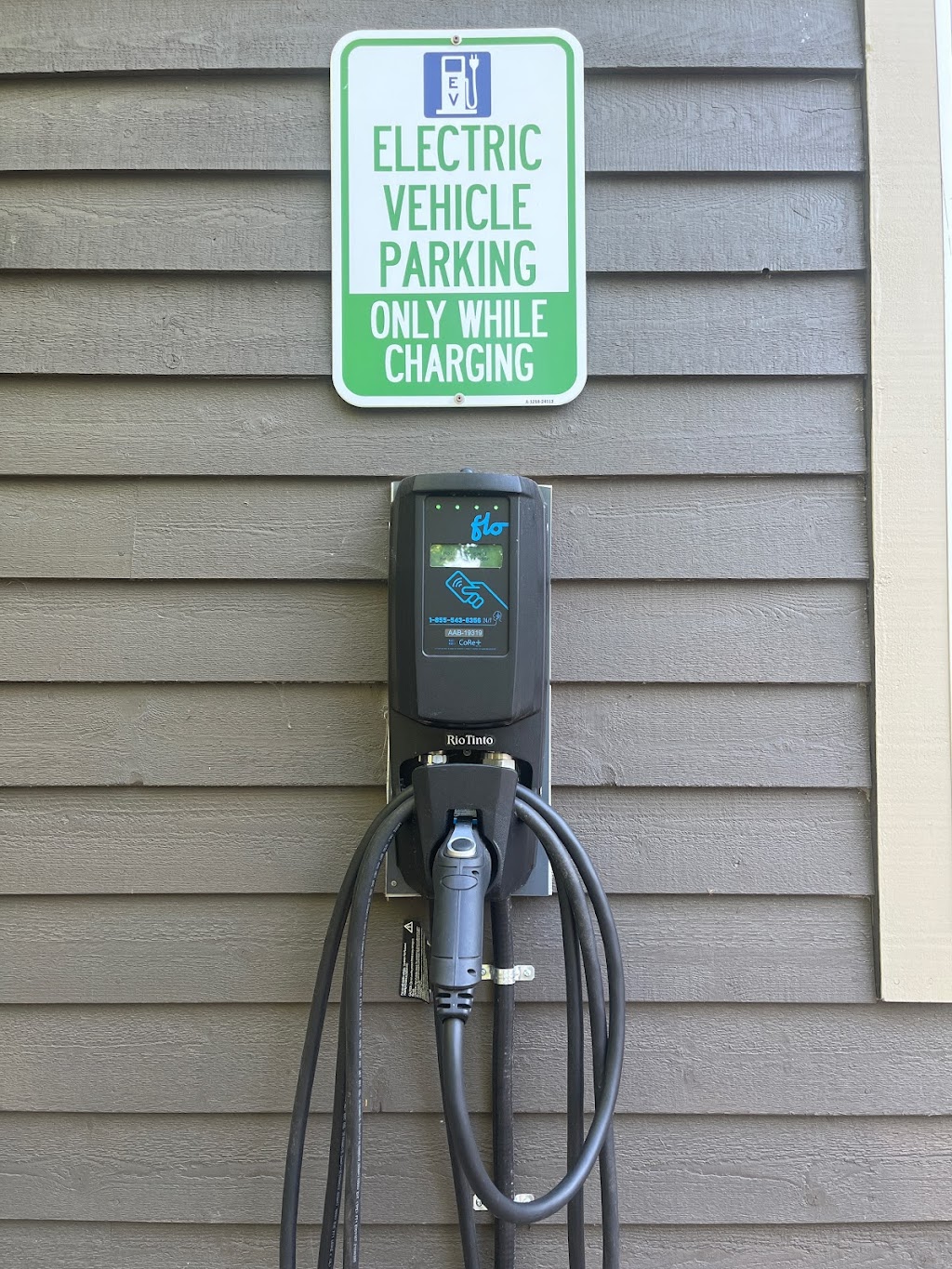 FLO Charging Station | 1052 Rat Bay Rd, Huntsville, ON P1H 2J6, Canada | Phone: (844) 825-3356