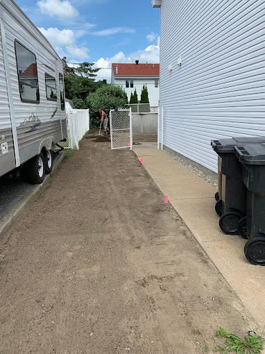 Entretien de pelouse La Coupe Royale | 1598 Rue Rodrigue, Terrebonne, QC J7M 0K2, Canada | Phone: (514) 476-5001