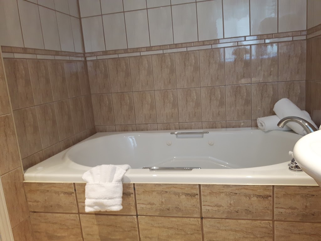 Motel des Pentes et Suites | 12 Av. Lanning, Saint-Sauveur, QC J0R 1R6, Canada | Phone: (450) 227-5351