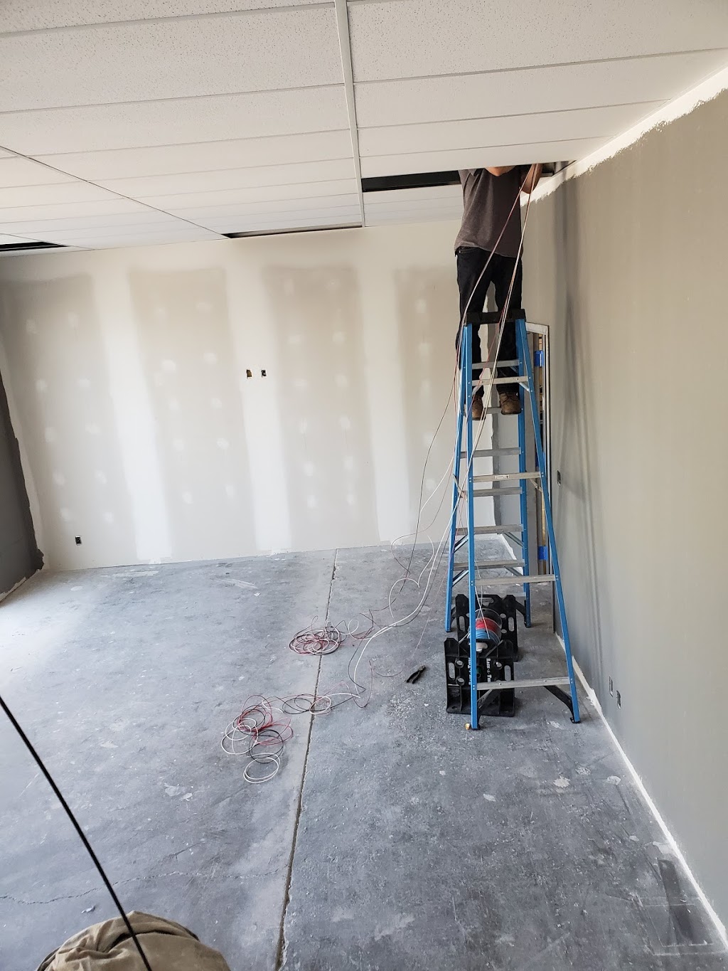 Riverstone Electric Inc. | 123 Millbank Rd SW, Calgary, AB T2Y 2Y9, Canada | Phone: (587) 586-6903
