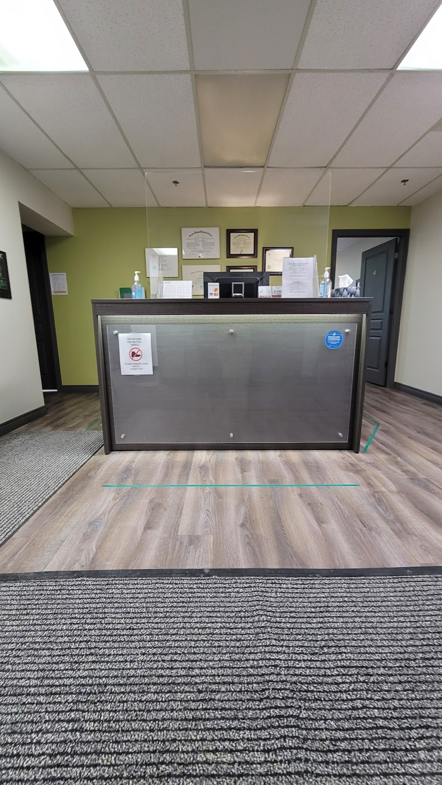Clinique Chiro-Santé Kirkland | 3608 Saint-Charles Blvd Bureau 25, Kirkland, QC H9H 3C3, Canada | Phone: (514) 694-7111
