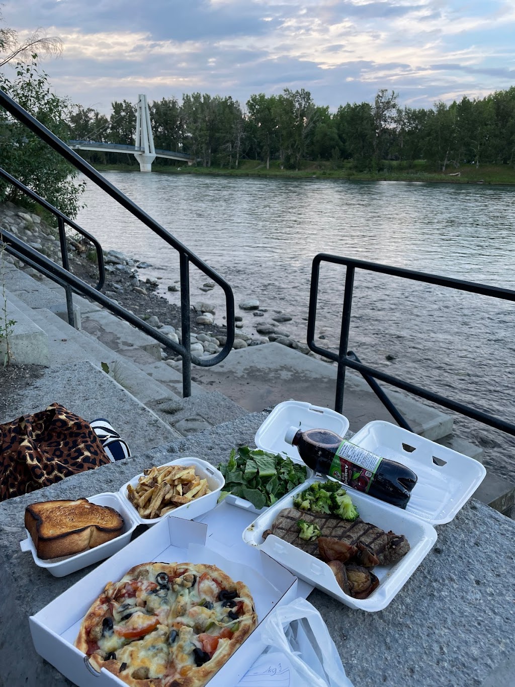 Prime Time Restaurant | 2016 Spiller Rd SE, Calgary, AB T2G 4G5, Canada | Phone: (403) 262-8662