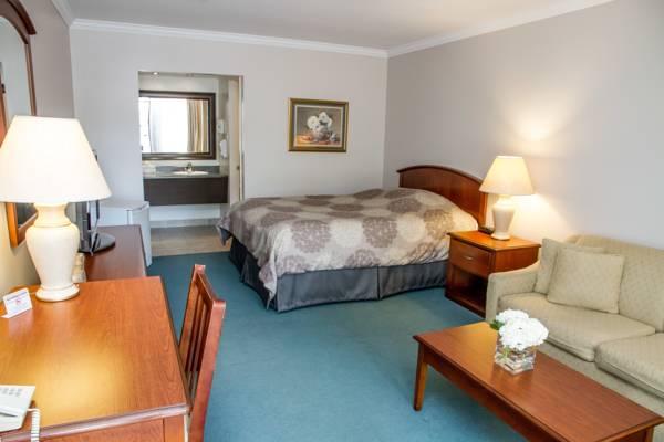 Rideau Heights Inn | 72 Rideau Heights Dr, Nepean, ON K2E 7A6, Canada | Phone: (613) 226-4152