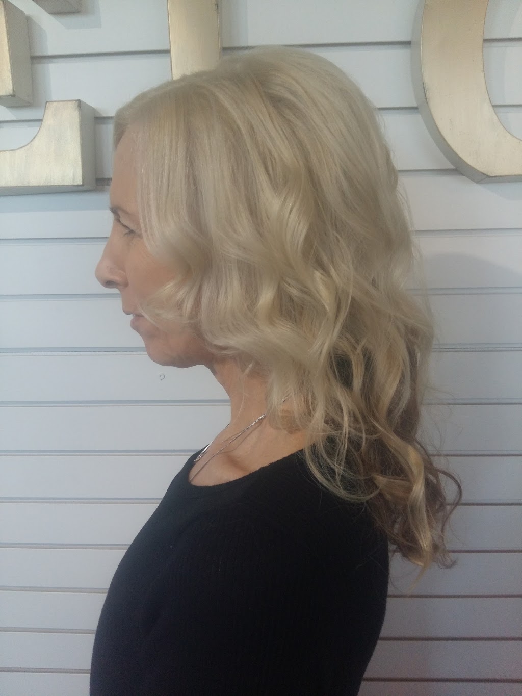 Pelo Loco Salon & Spa | 250 Panet Rd, Winnipeg, MB R2J 0S3, Canada | Phone: (204) 257-3516