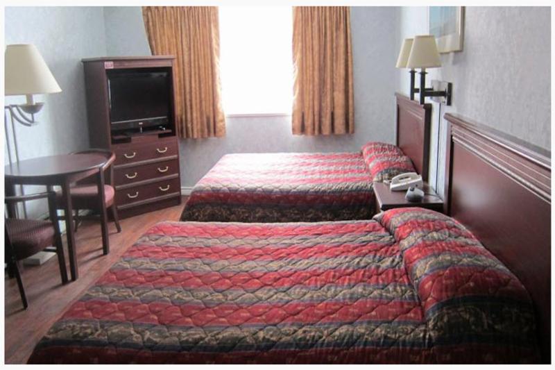 Paris Motel | 665 Montréal Rd, Ottawa, ON K1K 0T1, Canada | Phone: (613) 745-6891