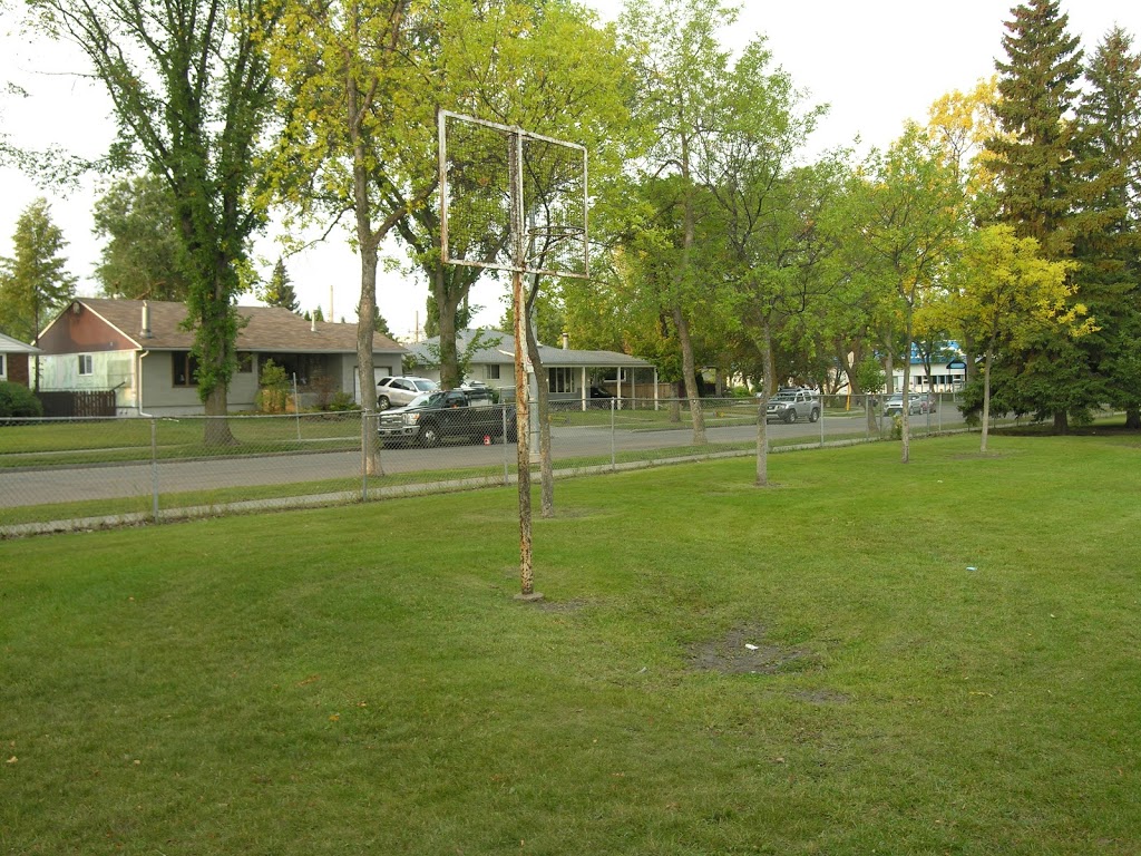 Holyrood School | 7920 94 Ave NW, Edmonton, AB T6C 1W4, Canada | Phone: (780) 466-2292