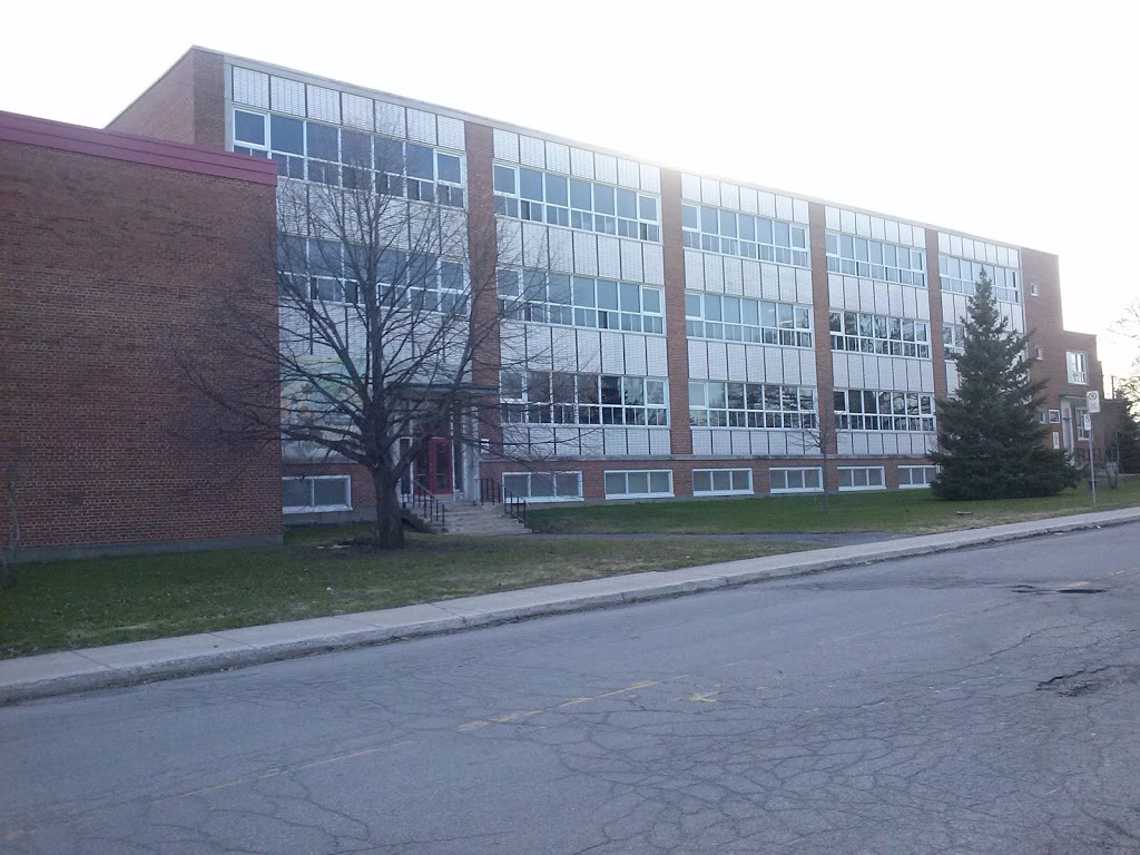 École St-Gilles, Pavillon 2 | 226 Rue des Alpes, Laval, QC H7G 3V8, Canada | Phone: (450) 662-7000