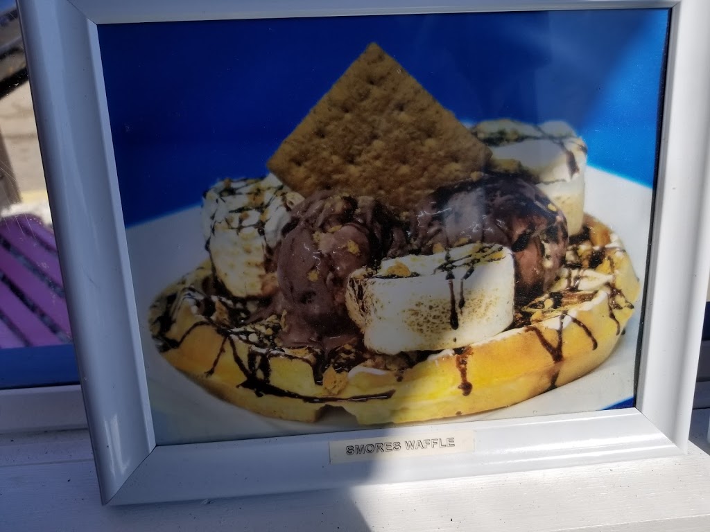 Lil Louies Eats & Sweets | 1146 Colborne St, Brantford, ON N3T 5M1, Canada | Phone: (519) 304-5337
