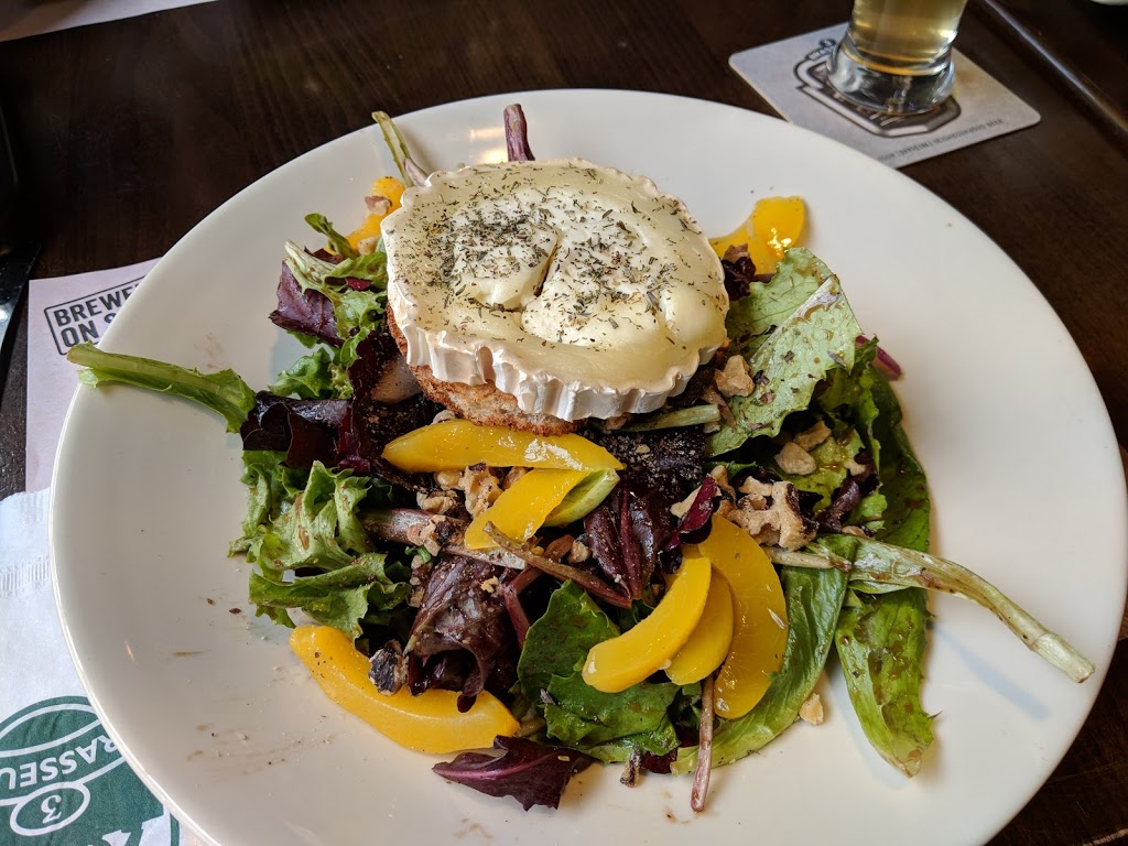 3 Brewers Oakville | 2041 Winston Park Dr, Oakville, ON L6H 6P5, Canada | Phone: (289) 813-2239