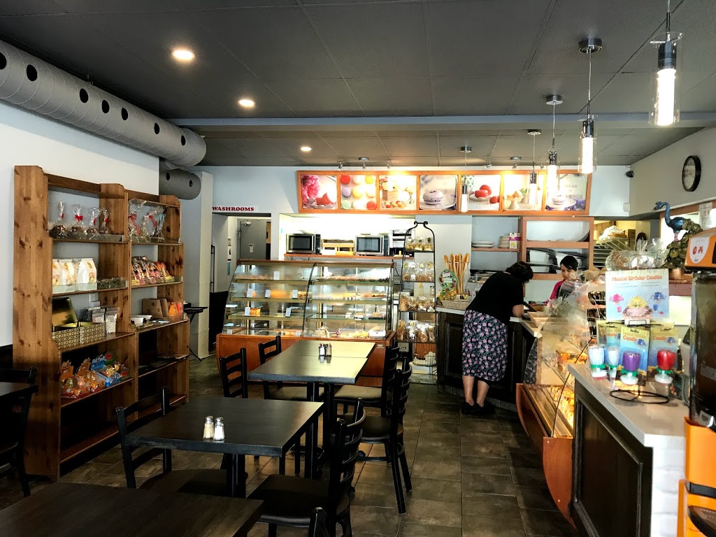 Pâtisserie La Cigogne | 1626 Bayview Ave, Toronto, ON M4G 3B7, Canada | Phone: (416) 487-1234