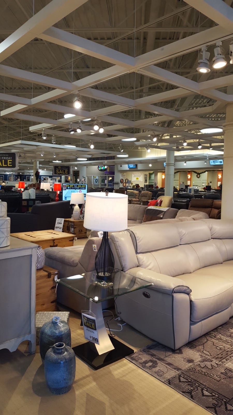Leons Furniture | 440 Taylor Rd, Niagara-on-the-Lake, ON L0S 1J0, Canada | Phone: (905) 682-8519