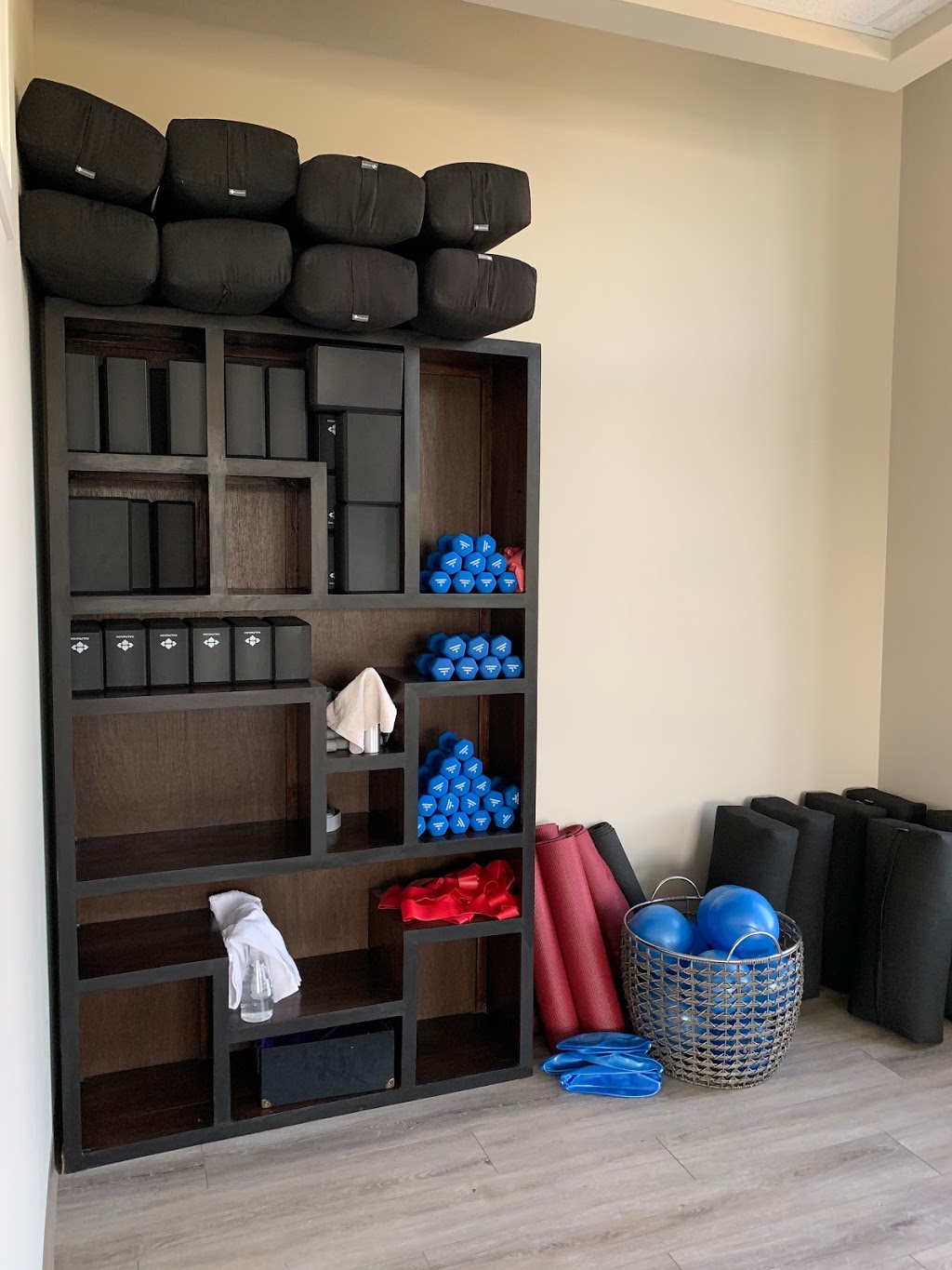 Fix Physio | 4503 Brisebois Dr NW #210, Calgary, AB T2L 2G3, Canada | Phone: (403) 282-2545
