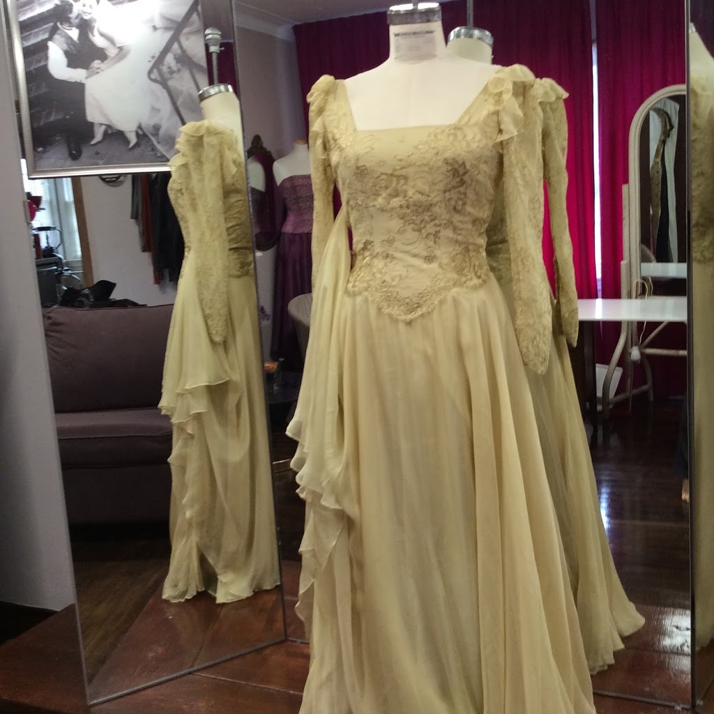 Alice Tam Custom Design & wedding dresses fitting | 9 Lowell St S, Cambridge, ON N1R 5C8, Canada | Phone: (416) 486-4147