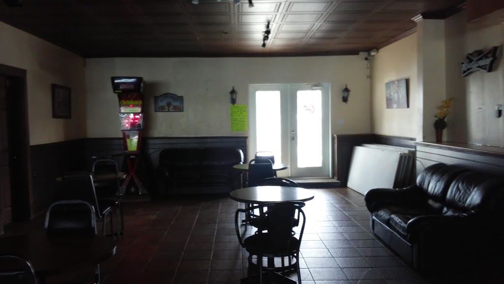 Bar Le Devin | 6064 Rue Foster, Waterloo, QC J0E 2N0, Canada | Phone: (450) 539-4508
