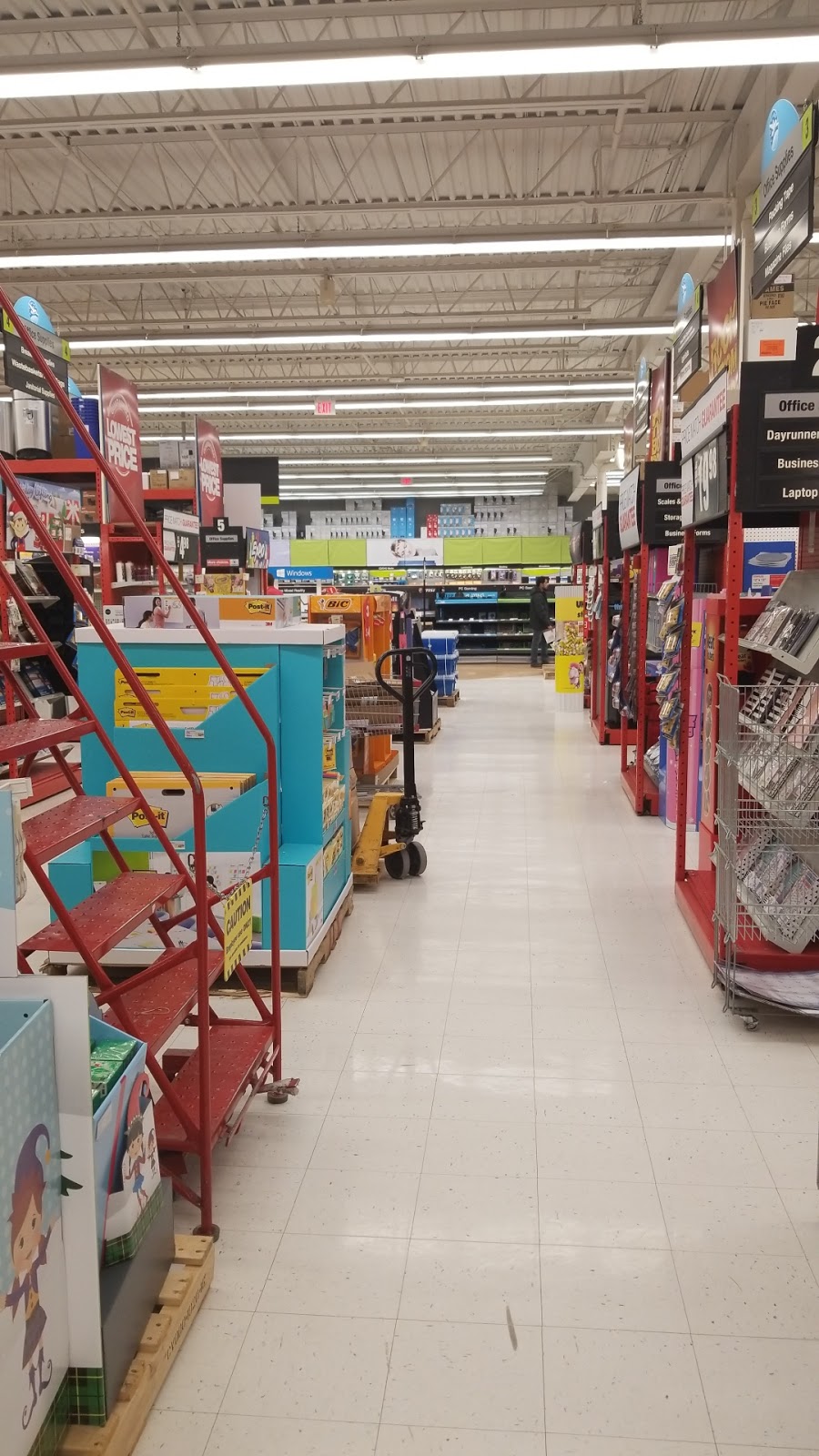 Staples Woodlawn Centre | 20 Woodlawn Rd E, Guelph, ON N1H 1G7, Canada | Phone: (519) 822-2344