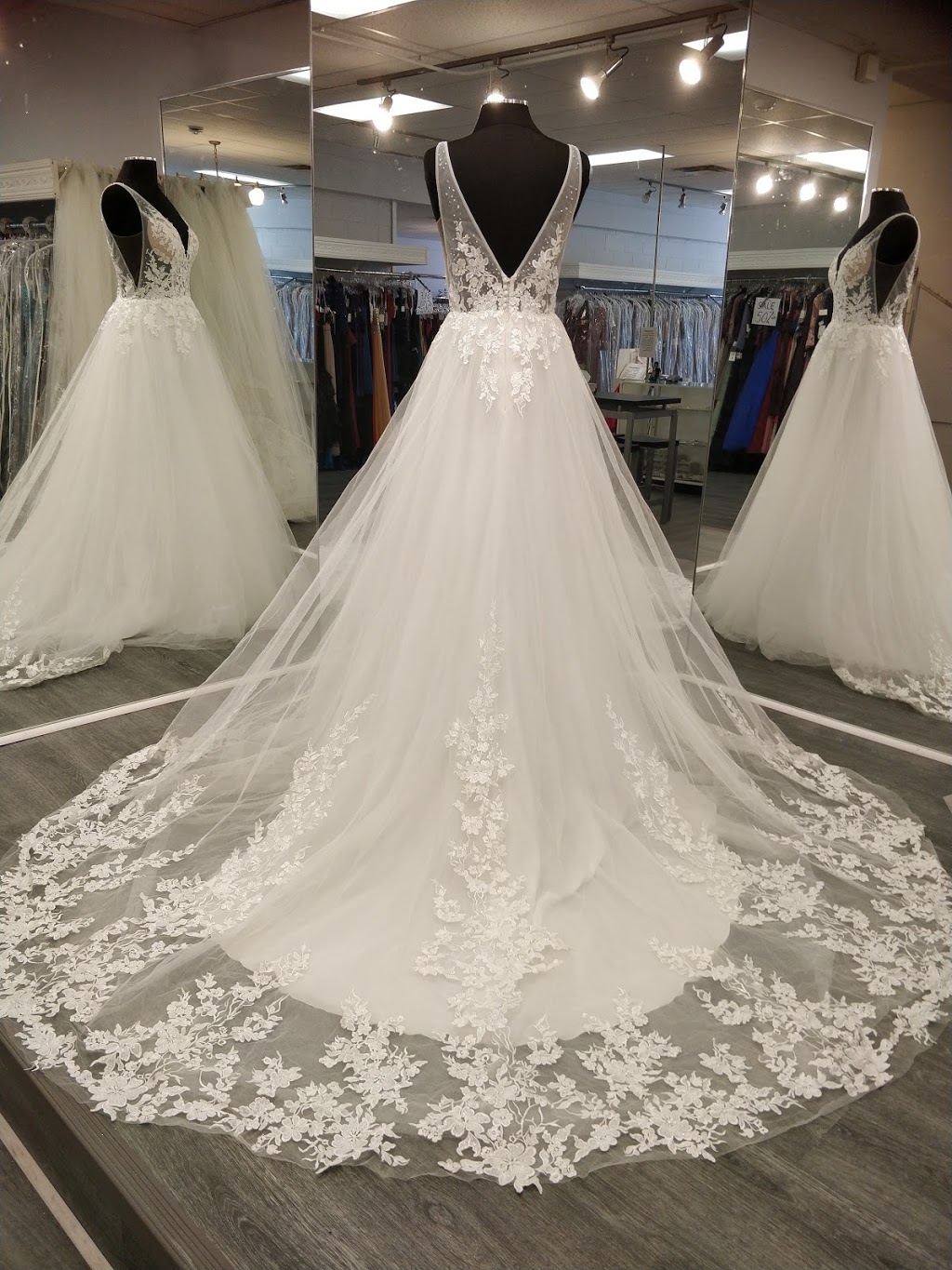 His & Hers Wear & Bridal | 828 Ottawa St, Windsor, ON N8X 2C7, Canada | Phone: (519) 977-0478