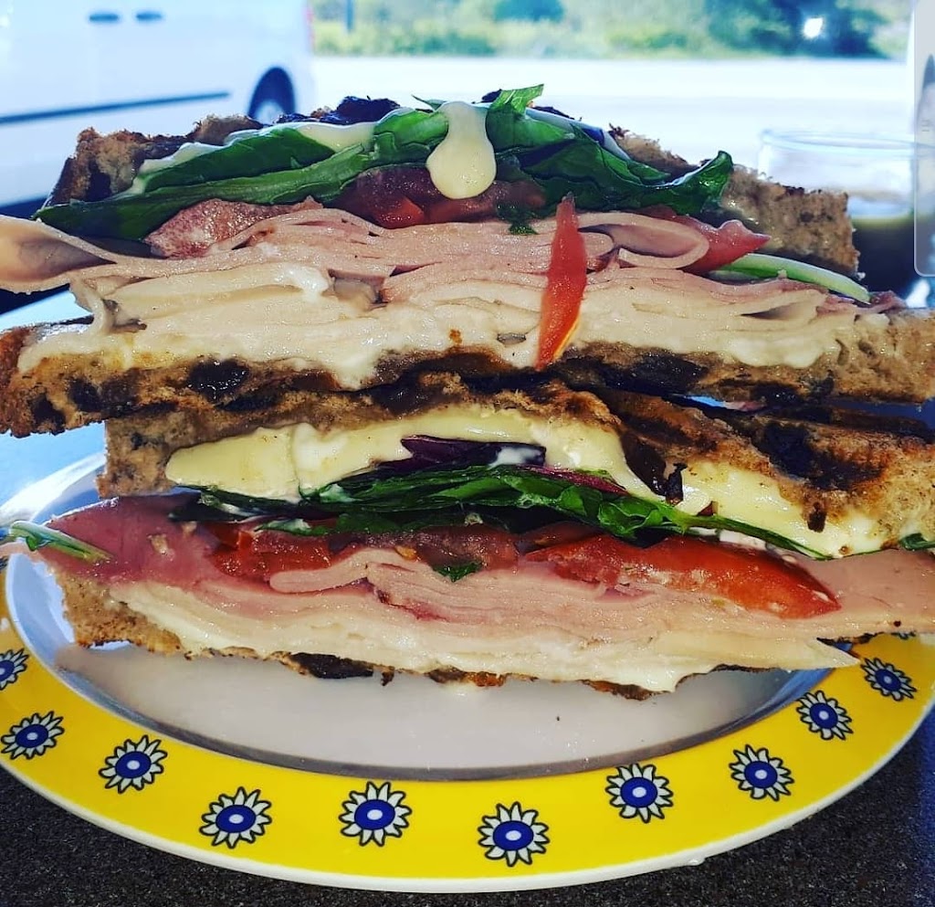 Eats & Treats Bakery and Cafe | 1465 St Margarets Bay Rd, Lakeside, NS B3T 1B3, Canada | Phone: (902) 277-4004